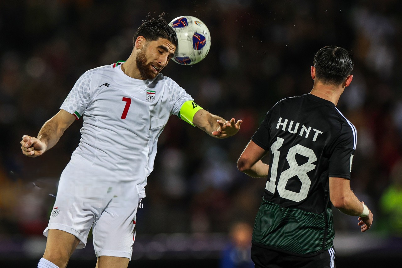 Alireza Jahanbaksh heading against Hunt of UAE